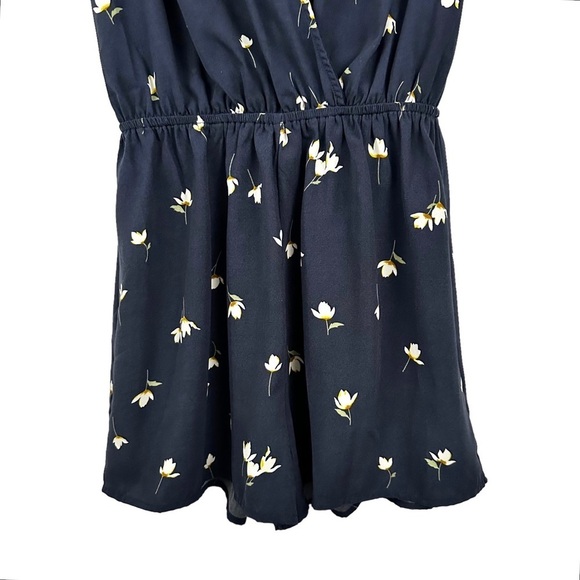 URBAN OUTFITTERS Surplice Smocked-Sleeve Romper - Picture 8 of 11